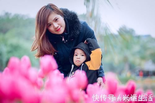 外婆|“年轻姥姥”火了!产房外抱外孙却被人误会:这外婆也太年轻了吧