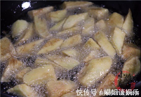 蛋液|农村宴席茄子做法,老厨师不加复杂调料,软糯入味,比吃肉都香