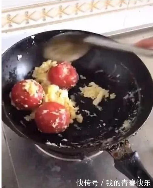 |幽默笑话:酱油和醋打架了,引来了一群围观者