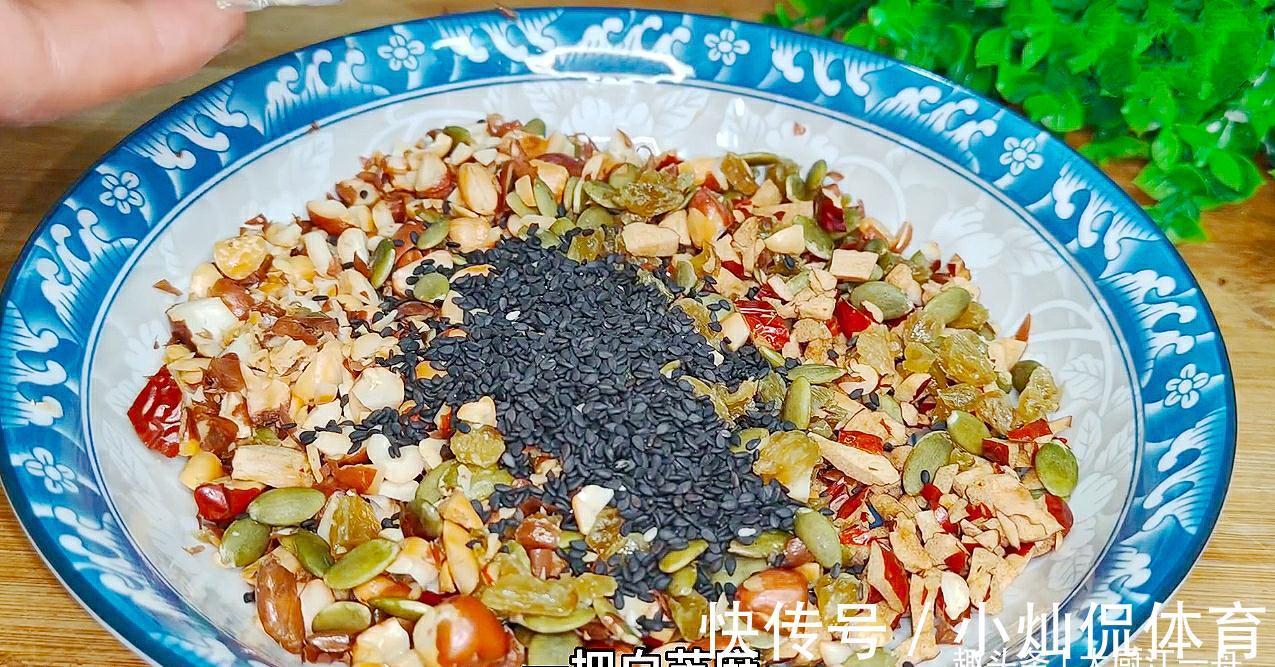 花生米|把面条放进滚烫的油锅中,瞬间变美食,简单易做,吃一次就忘不了