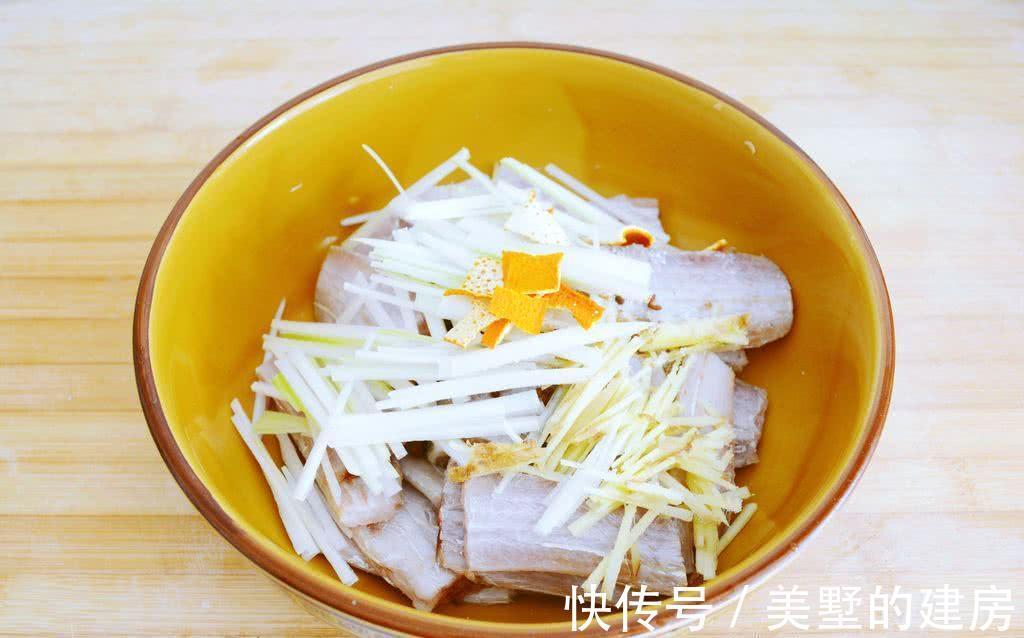 家常香煎带鱼，外酥里嫩，咬一口味道真赞，家人都爱吃