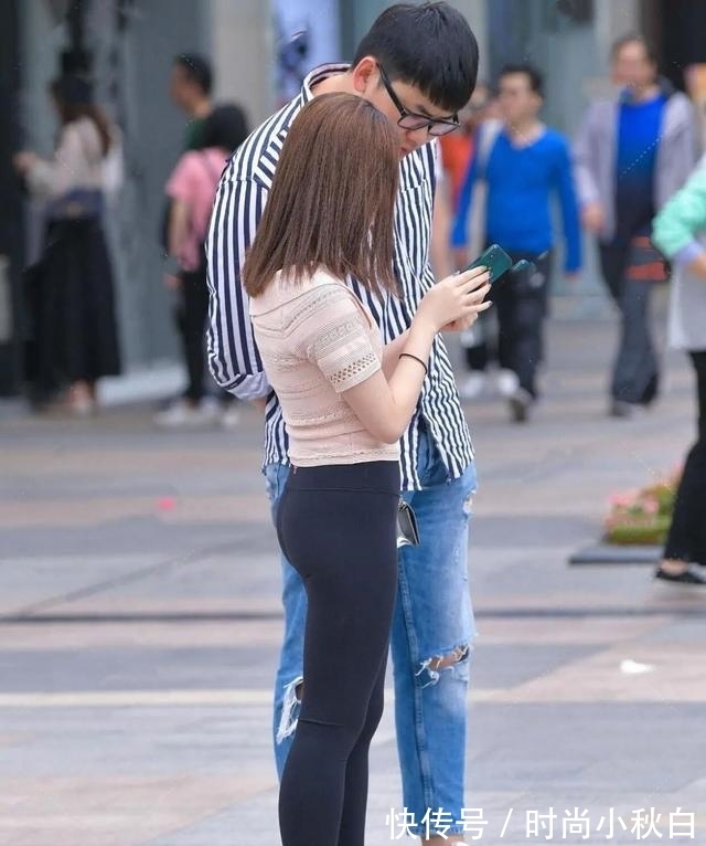 针织衫|突然火了一款“无痕裤”，时髦遮肉两不误，你还被蒙在鼓里吗？