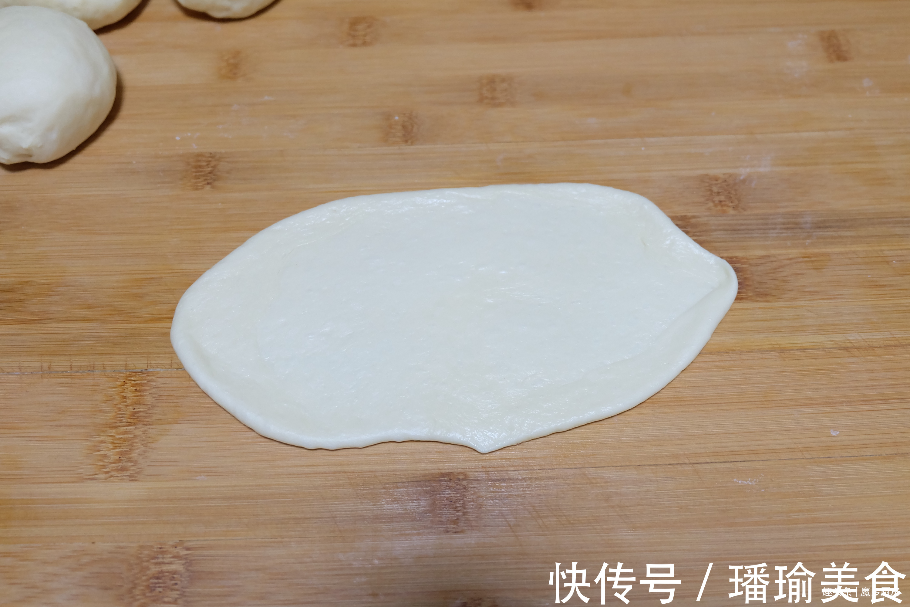 发酵|孩子要吃毛毛虫面包,时间短也能做,一次发酵无油低糖,香软拉丝