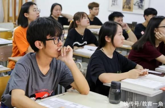 美术@初中生“画鸡腿”,原本以为是画着玩玩,最后却令同桌直流口水