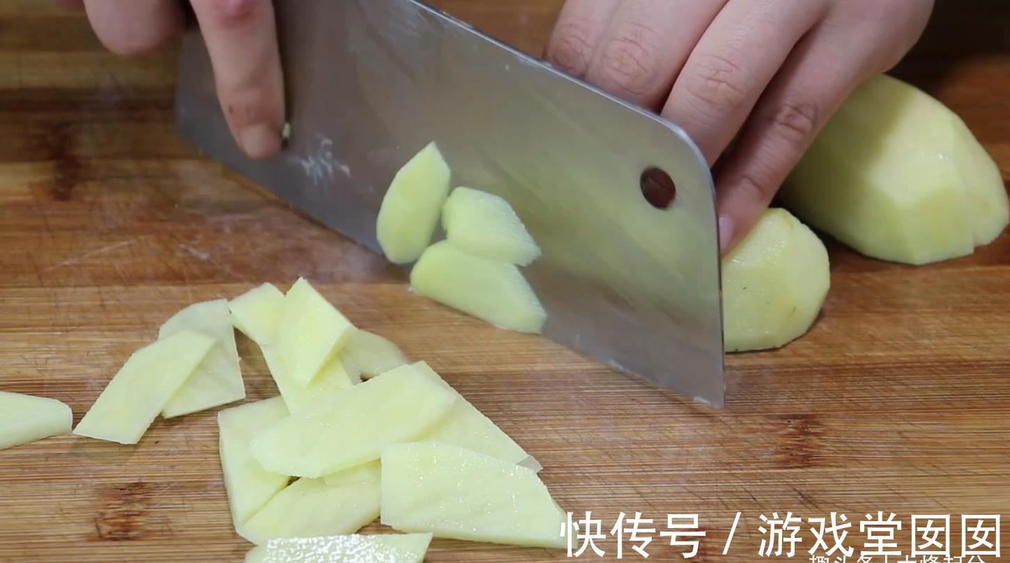 洋葱土豆炒鸡蛋|土豆别再做老一套了，加1个洋葱，饭店都吃不到，比吃肉还香