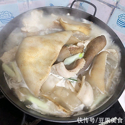 料酒|早晨来一碗水晶肉皮冻，大人小孩都爱吃