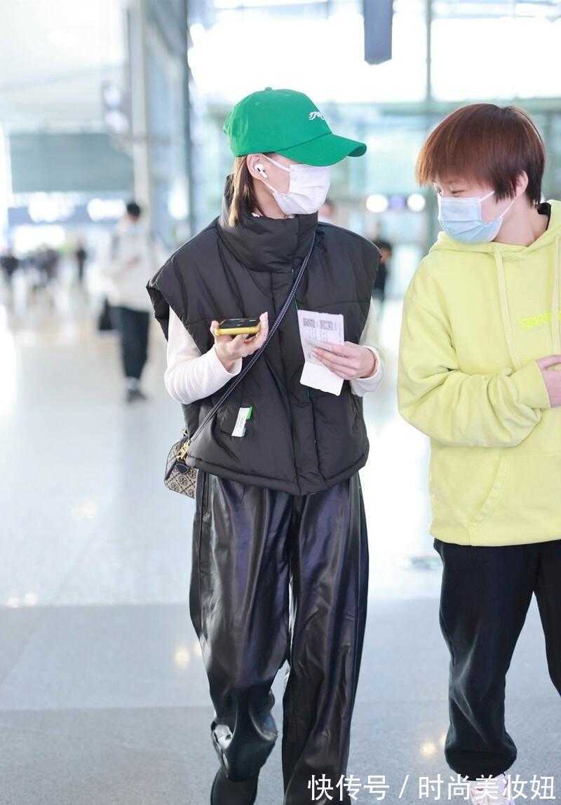 臃肿感|羽绒马甲怎么穿更洋气?学豪门千金何超莲搭配阔腿裤,时髦又减龄