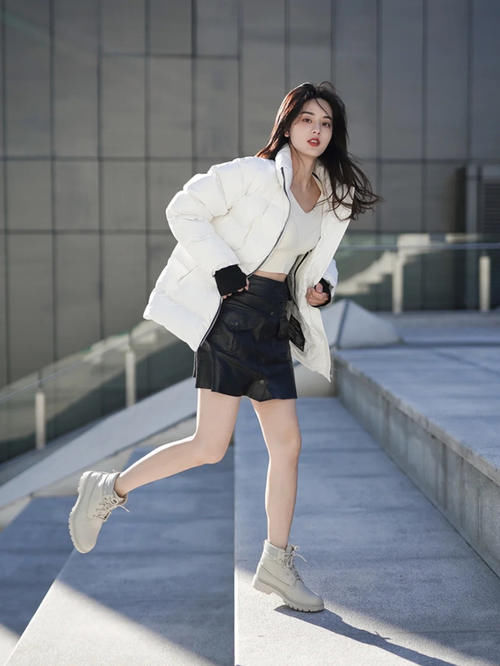 羽绒服“越长越时髦”！今年流行这3种，保暖显瘦，还为气质加分