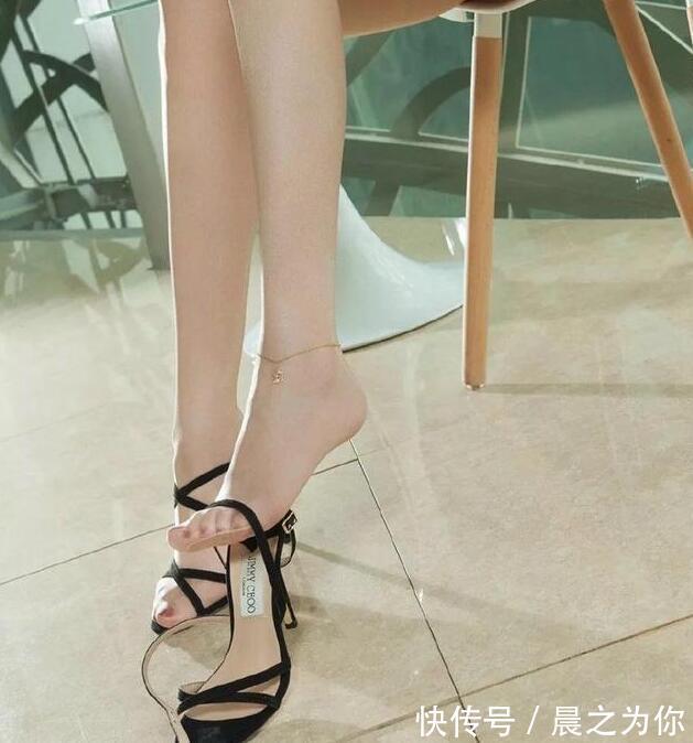 典雅 尖头高跟鞋,别致又典雅大方,透露着女人迷人的气质!