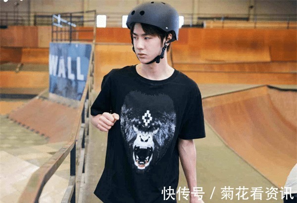 酷guy|被稱為樂華太子的王一博被經(jīng)紀人翻白眼,環(huán)繞四周只有一個燈牌