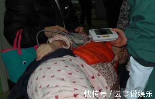 三胞胎|产妇顺利生下三胞胎，婆婆却在产房外大骂，产房外混乱打成一团