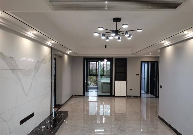 玻璃门|新房装修好了,全屋简洁又大方,光硬装就花了18万,不知道亏不亏