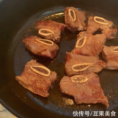 姬松茸|好吃到哭的黑椒牛仔骨乌冬面