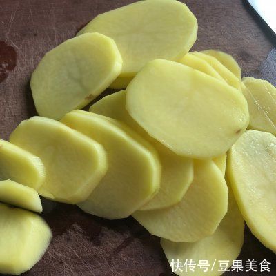 5分钟就能做好的干锅肥肠,简单又好吃