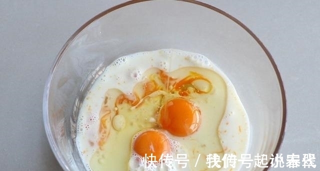 模具|黑米发糕做法，鸡蛋加牛奶上锅蒸一蒸，软糯香甜营养满满