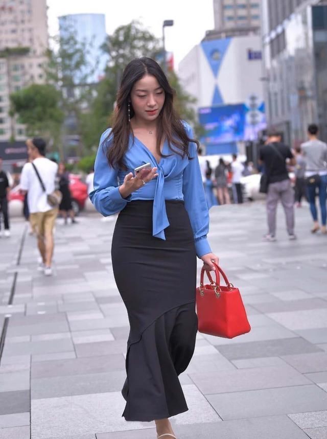 连衣裙穿搭也可以酷酷哒,从视觉上把身材拉长,你会选择吗