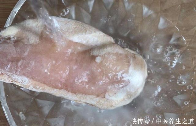 猪肉|冰箱里的冻肉,万万不要用清水泡,教你一招,吃起来和鲜肉一样