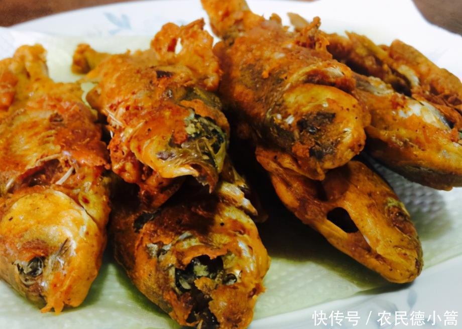 大厨|炸小鱼时，有人裹粉有人挂蛋液，大厨：教你正确做法，香酥不回软