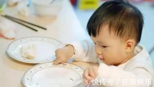 牙齿|8岁男童长出“双排牙”,被拔掉时疼哭了,得知原因后奶奶崩溃