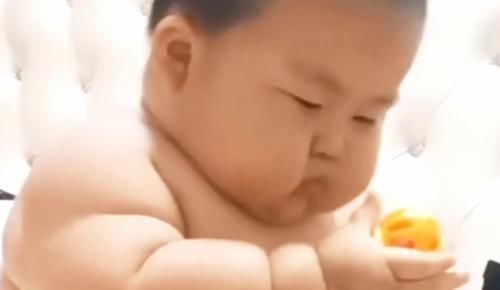 老一辈|新生儿8斤好还是5斤好老一辈的福娃观念落伍了,别沾沾自喜了