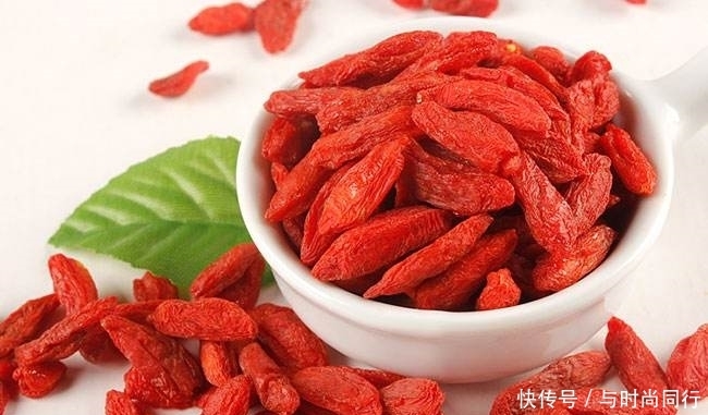 枸杞与此物搭配,湿气全消,水桶腰不见了,人也变好看了