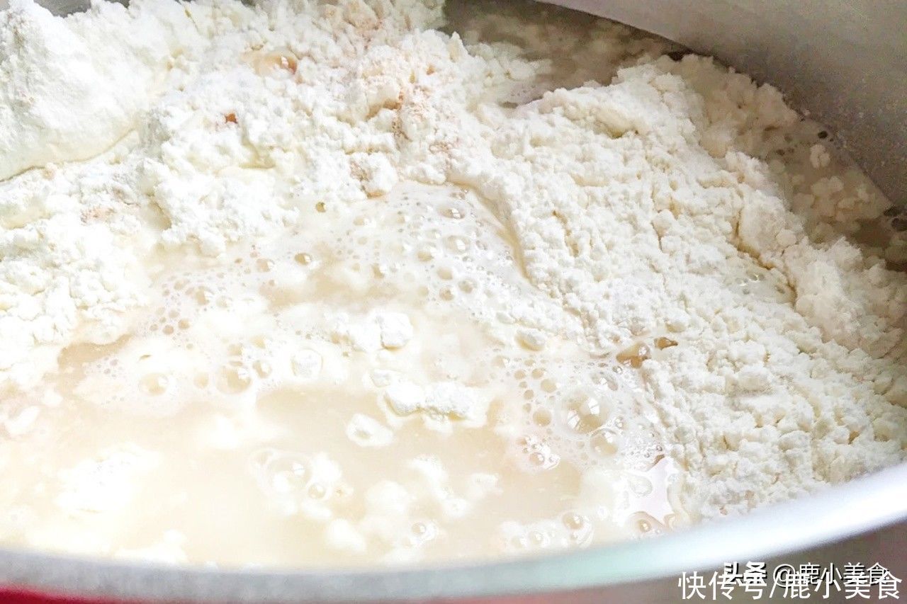 馒头不够蓬松还开裂?和面时多加2料,馒头个个蓬松暄软,真好吃