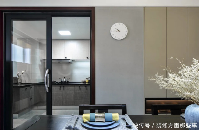 高端大气上档次|160平现代风三居室,将投影幕布藏入天花板,高端大气上档次