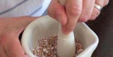 冬季养三角梅,2种肥扔盆里,剪几刀,叶片茂盛,开花爆盆