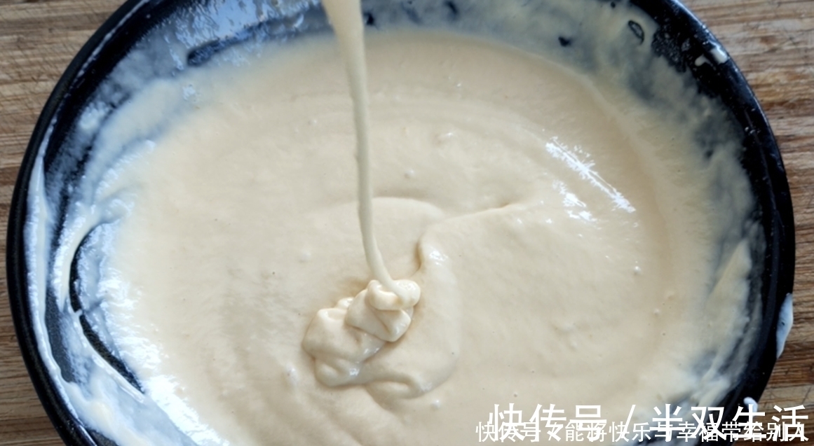 小鱼|油炸小鱼时,用面粉还是用淀粉?教你正确做法,酥脆好吃不回软