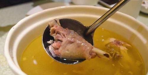 不宜食用|高血压要远离3大美食,吃了就是没病找病,要忌口