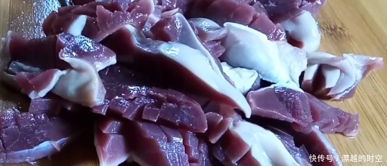 好吃开胃,味道超级棒,5分钟就上桌,家庭聚会餐桌上不能缺的菜