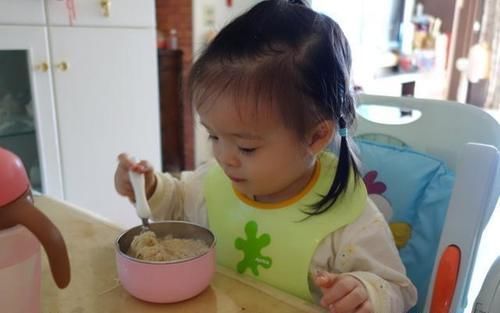 胃肠菌群|紧急提醒:宁愿孩子饿着,3种辅食要少碰!当心孩子脾虚不发育