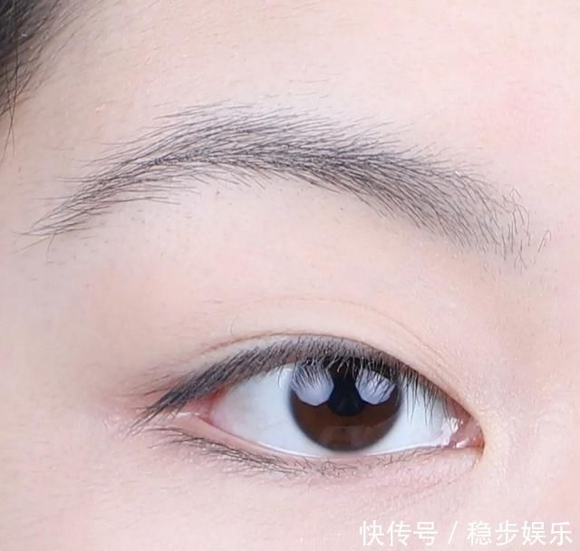 实用妆教贴夏日画“小雏菊妆”让你颜值加倍