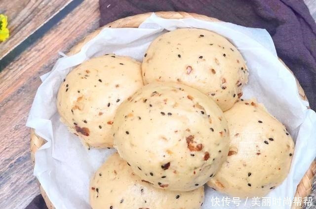 酵母粉|女人要想皮肤好，光吃红枣可不行，早餐多吃它，美白祛斑又水灵！