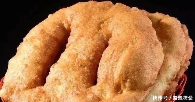 两个鸡蛋一斤面粉，自制早餐饼，简单美味，又酥又香，比油条好吃