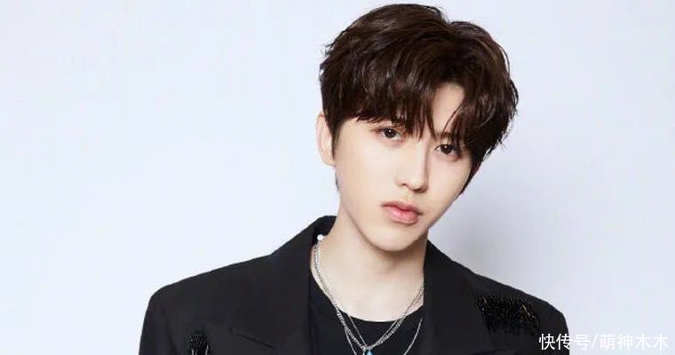 節目|蔡徐坤《奔跑吧》玩手機被發現，常駐MC都在努力，他卻在摸魚