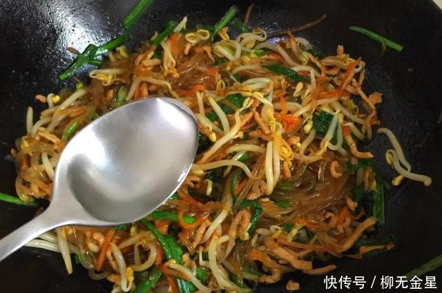 红薯粉条|豆芽炒粉条想要做得好吃,多加一步操作,豆芽鲜脆粉条爽滑太过瘾
