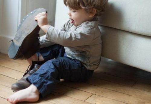 深度睡眠|孩子的脚长得快是在长高？孩子出现这些征兆是在长高