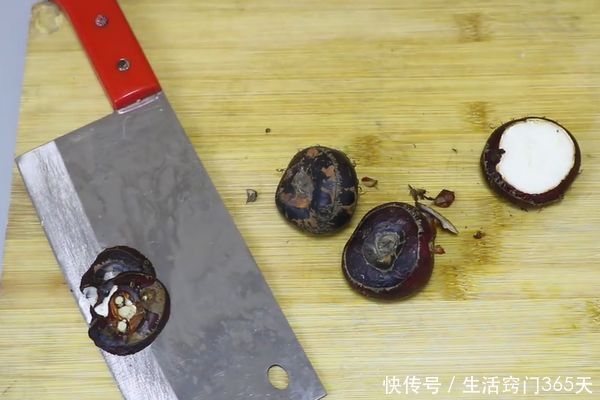 马蹄去皮原来这么容易,用这个小妙招,比剥香蕉还简单,厉害了