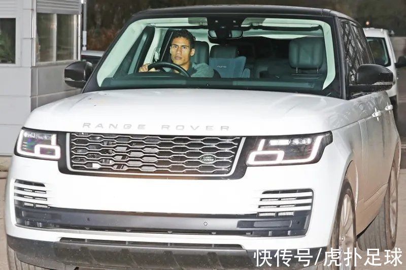 c罗|曼晚报喜：包括瓦拉内在内至少20人回归卡灵顿，未见C罗