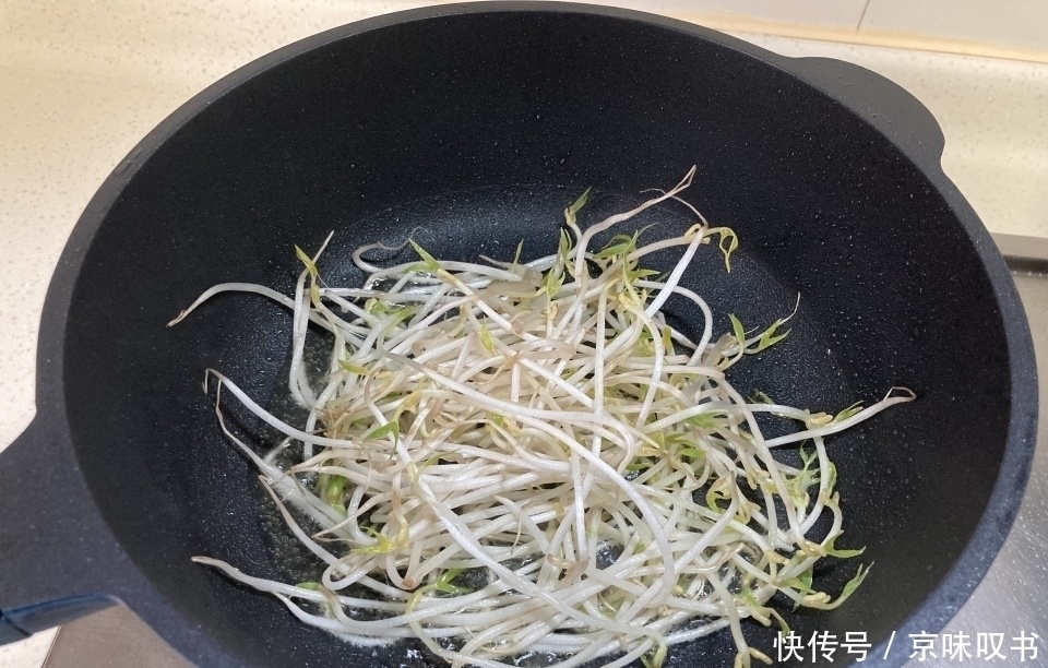 秋天|秋天此菜每周吃二次,清爽可口有筋道,简单省事,上桌就光盘