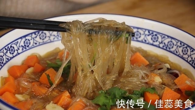 胡萝卜最好吃的做法,我家秋天经常吃,出锅连汤汁都不剩