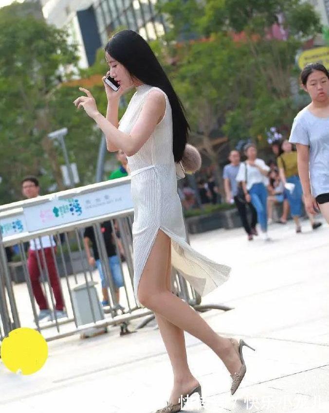 贵妇范 非常有贵妇范的小姐姐,独自一人逛街,好想过去帮她买杯奶茶喝喝