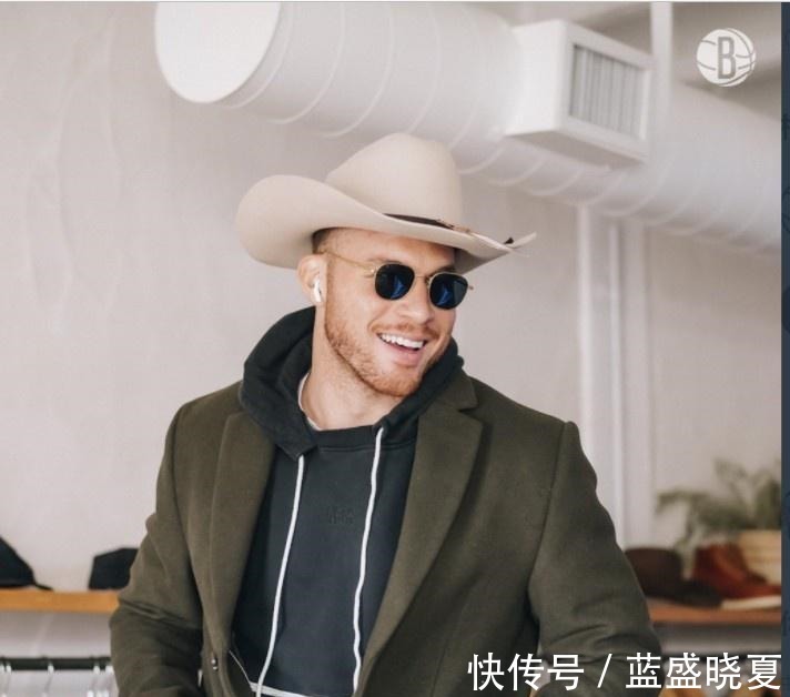 米尔斯|轻松有趣!昨日赛后米尔斯与阿德带领全队在圣安东尼奥聚餐!