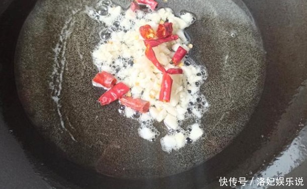 不该|炒空心菜,最不该直接下锅,行家只需一招,翠绿不发黑,营养美味