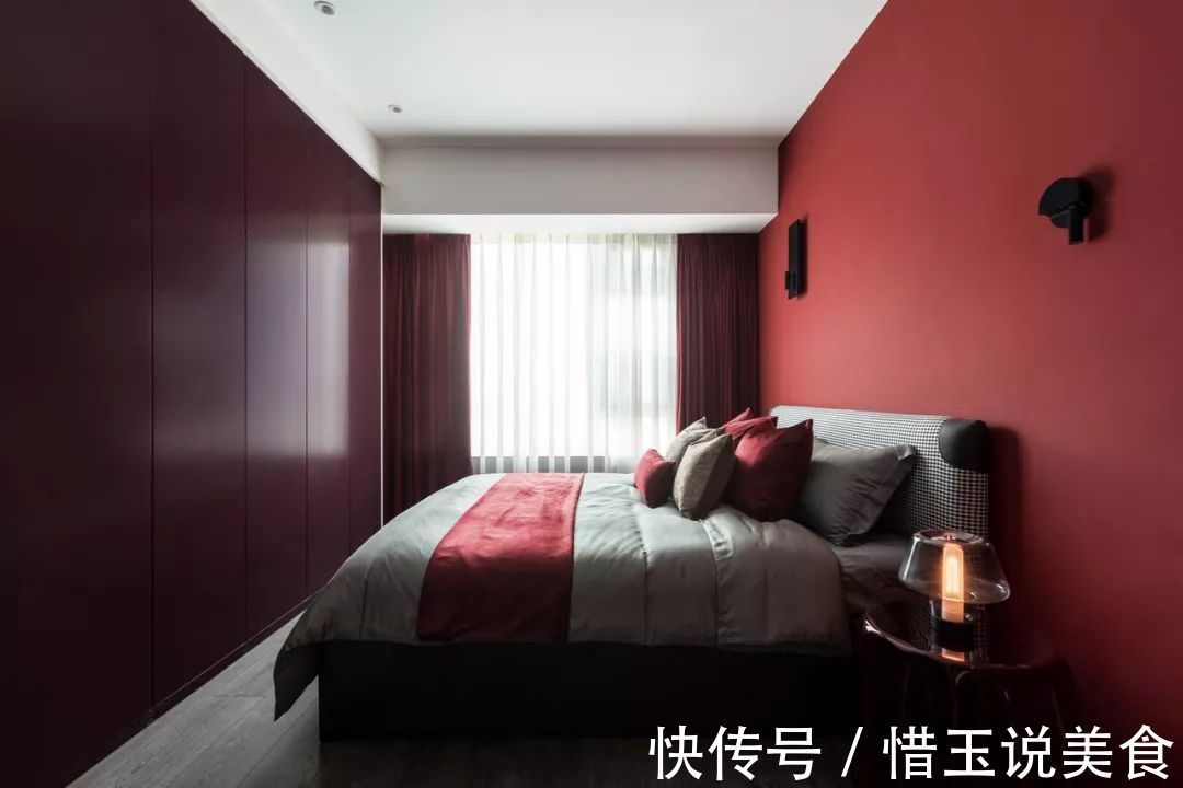 卧室内|还在买衣柜现在流行“挖墙”装衣橱!