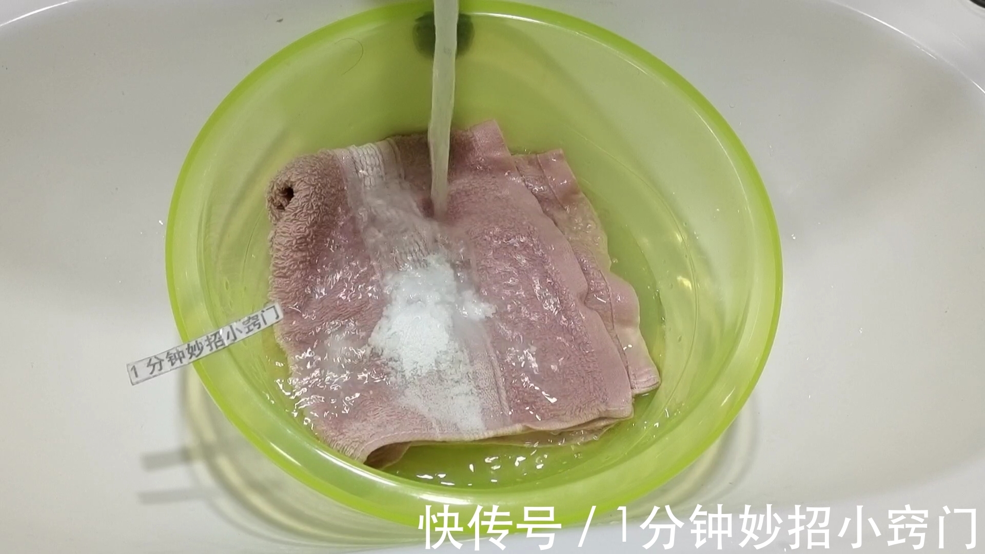 厕所里撒一把食盐，真是太聪明了，一年就省下好几百，学会试试