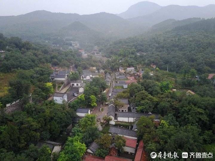 航拍|航拍秋雨绵绵中的章丘朱家峪，村子幽静古朴、充满历史感