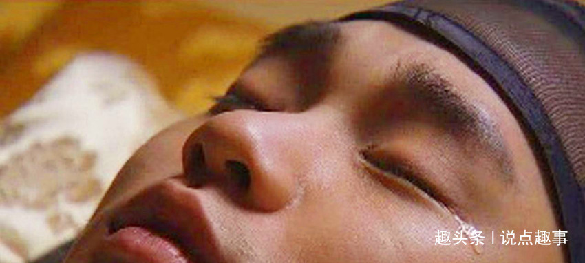 白留!故事大爷嘱咐死后不着衣,儿子给穿了裤衩,七天后大雨不止