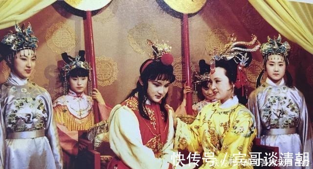 贾府|元春在省亲的7小时里,反复跟贾府强调着同一件事!